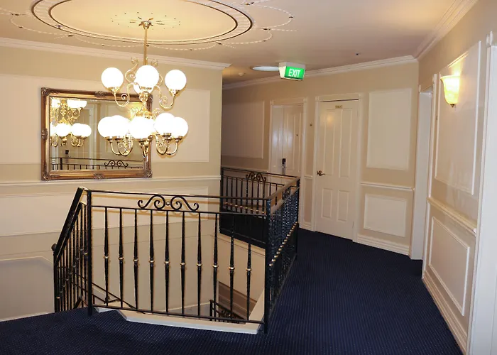 Canterbury International Hotel